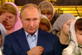 Vladimír Putin na půlnoční mši v petrohradském chrámu.