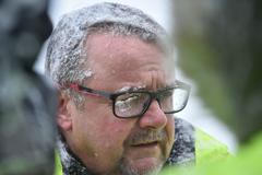 DAN ŤOK, ministr dopravy, politik, reflexní vesta, dálnice D1, sníh / ČTK