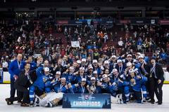 Hokejisté Finska slaví vítěství v MS do 20 let ve Vancouveru