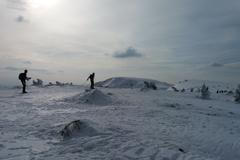 Hřebeny Krkonoš - sníh, vítr, běžkaři, lyžaři, lyžování