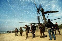 Snímky Yannise Behrakise