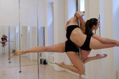 Pole dancerky úspěšně reprezentují Česko, sportem by si na sebe ale nevydělaly