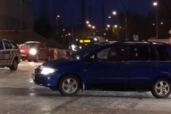 Místo silnic kluziště. České řidiče potrápila ledovka