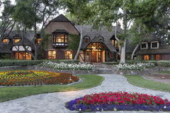 Vlastní zábavní park, kino i hasičská stanice. Vítejte v Jacksonově Neveralndu