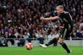 Donny van de Beek dává gól na 0:1 v prvním semifinále LM Tottenham - Ajax
