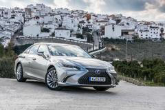 Lexus ES 2019