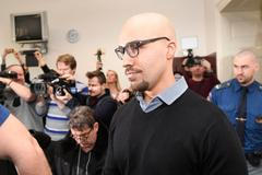 ARMIN NAHVI, obžalovaný, nizozemec, číšník