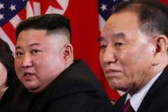 Severokorejský vůdce Kim Čong-un a vyjednavač v jaderných rozhovorech se Spojenými státy Kim Hjok-čchol.