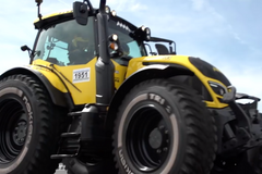 Macík se proháněl na trati Rallye Šumava Klatovy na traktoru