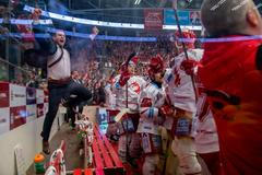 Chvíle štěstí a vyčerpání, radost s nejbližšími. Tak Třinec slavil svůj druhý titul