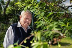 Zdenko Černík na zahradě svého domu v Brně-Židenicích.