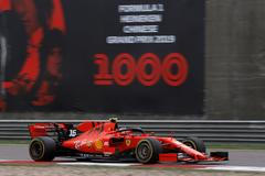 Charles Leclerc ve Ferrari na trati VC Číny 2019