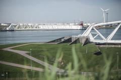 Foto: Nizozemci zatím vodu ovládli. Až dojde na nejhorší, moře je zaplaví