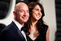 Jeff Bezos a MacKenzie Bezosová