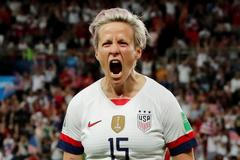 Čtvrtfinále fotbalového MS žen 2019, Francie - USA: Megan Rapinoeová slaví gól USA.