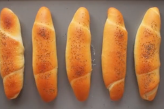 Česko-slovenský fenomén: bílý rohlík. Upečte si ho doma