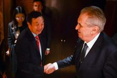 Miloš Zeman s generálním ředitelem společnost Huawei Ženem Čeng-fejem