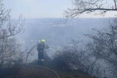 Ve skalách nad Vltavou hoří les