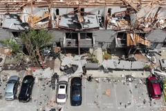 Severem a středem USA se prohnaly desítky tornád. Sledujte spoušť v Ohiu