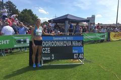 Nikola Ogrodníková si na mítinku v Offenburgu 2019 hodila osobní maximum