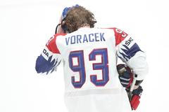 Smutný večer v Bratislavě. Češi se rvali marně, na tribuně trpěl i Jágr