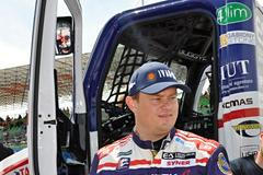 Adam Lacko před startem prvního závodu ME tahačů na okruzích v Misanu