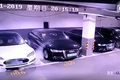 Expoloze zaparkovaného vozu Tesla Model S. Videozáznam sdílený na čínské sociální síti