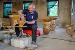 Výroba kvevri, Zaliko Bojadze, Makatubani, Gruzie