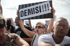 Demonstrace proti Babišovi na Letné