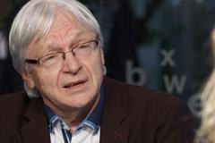 Lékař: Většina lidí má psychickou závislost na pití, vypít 5 litrů vody je nesmysl