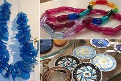 Šperky z odpadu. Parádně vás ozdobí vnitřek od bonboniéry‬ i použité kapsle na kávu