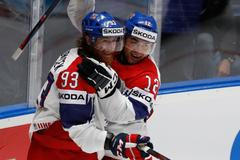 Jakub Voráček a Dominik Simon slaví ve čtvrtfinále MS 2019 Česko - Německo