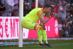 Fotbalový brankář Werderu Brémy Jiří Pavlenka při utkání německé ligy proti Bayernu Mnichov