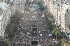 Demonstrace proti Benešové a Babišovi na Václavském náměstí, Milion chvilek pro demokracii