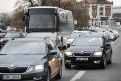 Ilustrační foto - doprava, jízda autem, auto, magistrála, zácpa