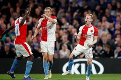 fotbal, odveta čtvrtfinále Evropské ligy, Chelsea - Slavia, Tomáš Souček (uprostřed) slaví první gól Slavie