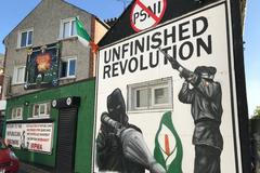 Malba na domě v Londonderry.