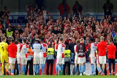 fotbal, odveta čtvrtfinále Evropské ligy, Chelsea - Slavia, děkovačka hráčů s fanoušky