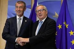 Andrej Babiš a Jean Claude-Juncker na summitu v Bruselu.