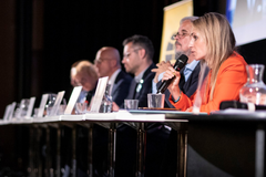 Lídři lákali voliče k eurovolbám. Poslechněte si, co do minuty stihli naslibovat