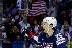 James van Riemsdyk slaví gól v zápase USA - Německo na MS 2019