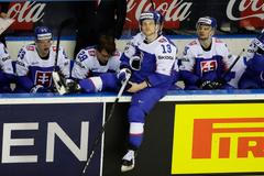 Smutní slovenští hokejisté po prohře s Německem na MS 2019