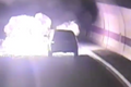V pražské Mrázovce začalo hořet auto. Oheň poškodil i bezpečnostní prvky tunelu