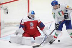 Bezchybný Francouz a kanonáda. Tak Češi vybojovali na MS zatím nejvyšší výhru