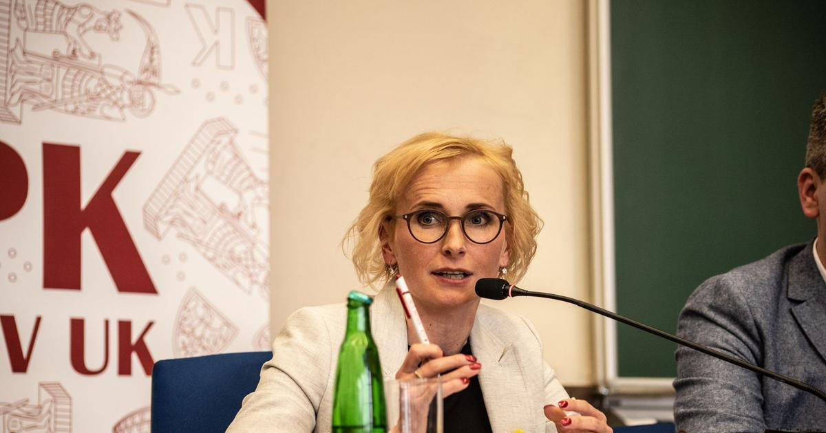 Kope si hrob a odmítá si to přiznat. Přesto levice ještě pořád zbytečná není