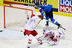 Kaapo Kakko v zápase s Dánskem na MS 2019