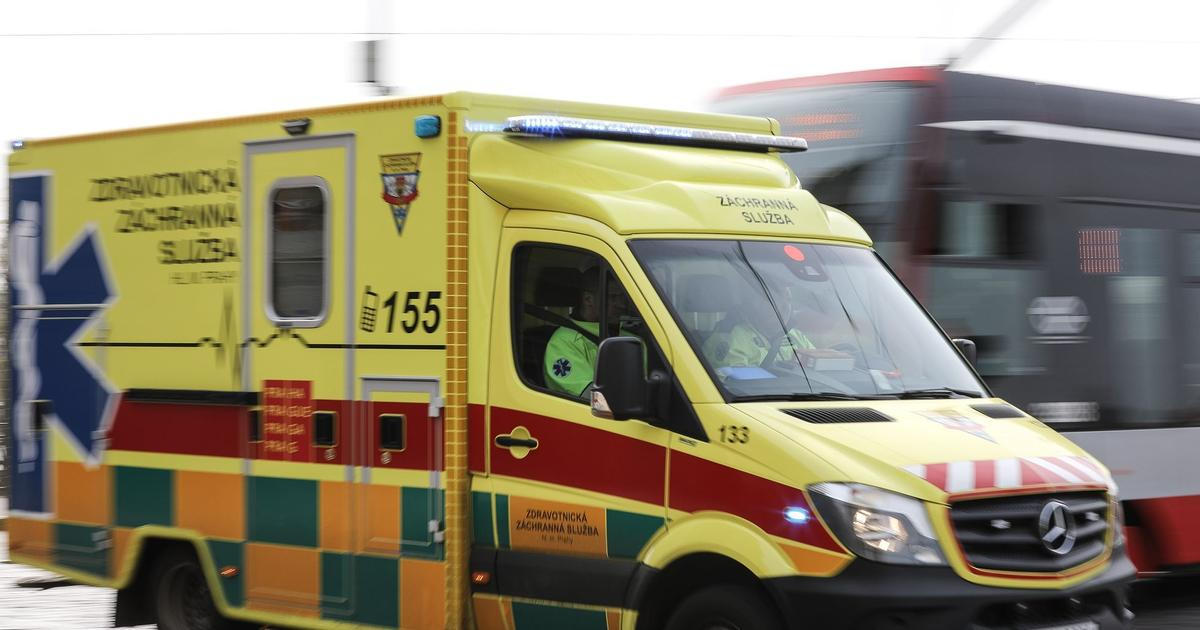 U Lidic havarovaly dva autobusy, 17 lidí je zraněných, jedna žena vážně