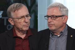 Duel: Volby nejsou sexy, Senát je ale potřeba, může zabránit katastrofě, říká Smoljak