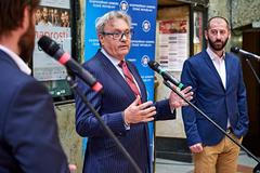 Communa_Absurdita roku_obr1