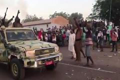 Protesty v Súdánu vedly k rezignaci prezidenta Umara Bašíra